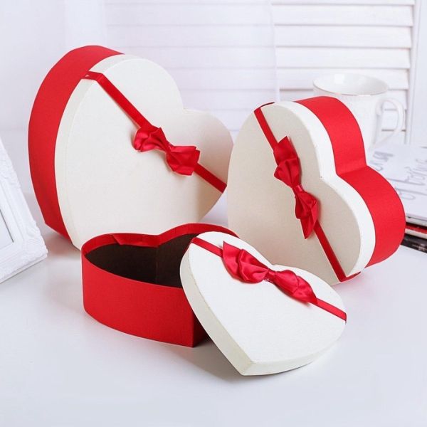 Подарочный коробки форме сердца 3в1