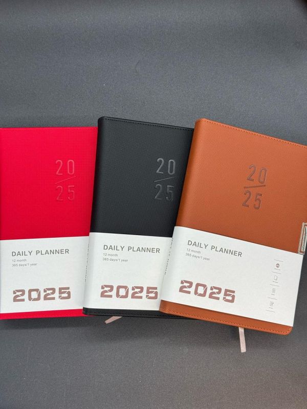 Ежедневник датированный А5 2025г в линейку твердый обложка
