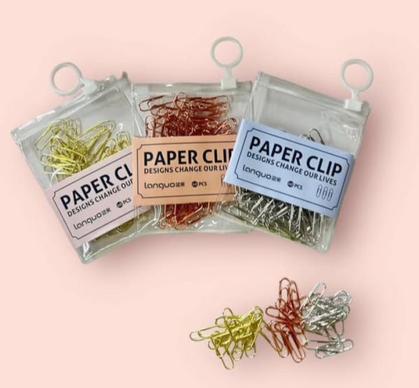 Скрепка цветной в блистре замком в упаковке 24шт