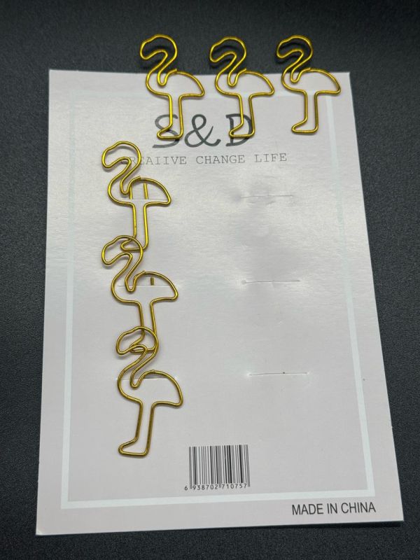 Металлическая скрепки фигурный