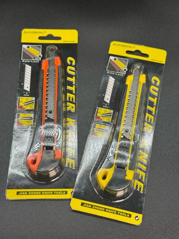 Канцелярский нож 9мм